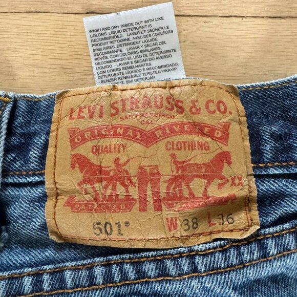 Levi’s 501 Jeans Button fly light wash denim straight leg size 38x36 - Picture 5 of 5